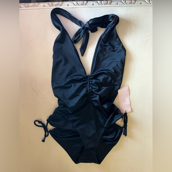 🆕 WeAreHah Sexy One Piece Swimsuit - Picture 1 of 6